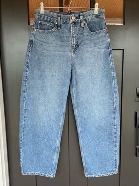 GAP HIGH RISE BARREL JEAN